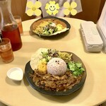 さらしあキッチン - 【いただきま〜す♪】手前が『バルタラッチャチキン』で奥が『ケララチキン』です。