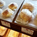 ベーカリー Roti - クリームパン・いちごミルク