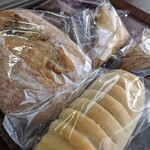 アントル コビンヌ - お店のロゴ入りのビニール袋に入ったものもあり！