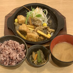 Teshio Gohan Gen - 鮭とごろごろ秋野菜の味噌バター定食 ¥1,020