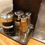 麺屋 NOROMA - 調味料たち