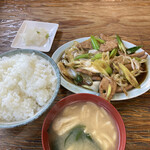 いづみ亭 - ネギレバ炒め定食830円