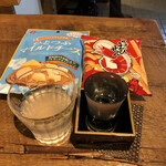 麹町いづみや しろ - 40.カルビーかっぱえびせん、なとり ひとつぶマイルドチーズ、栄光富士 闇鳴秋水 純米大吟醸無ろ過生原酒 