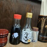 千とせ - 赤い醤油差しのおばちゃんが大阪っぽい。