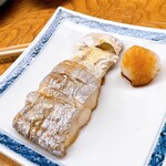 鮨おばな - 竹岡の太刀魚。叶水産スペシャルです。お腹の薄い部分がカリッカリに仕上がり、ウンマイ。脂も身も最上質、間違いなし