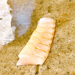 鮨おばな - 明石の鮃の縁側です。清廉な脂に昂ぶる鼻息