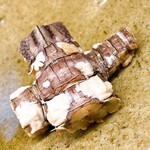 鮨おばな - 漬けて塩味を補填した蝦蛄。甲殻臭さは抜けるものの、塩味と旨味の相乗効果を愉しみます