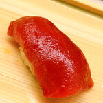 鮨おばな - 赤身です。大間の延縄です。太平洋で捕獲し大間で水揚げ