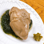 鮨おばな - 仙鳳祉の煮牡蠣。生海苔添え。柚子胡椒のとんがった塩味が合う
