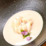 鮨おばな - 真鱈の白子を軽く炙りました。周囲は出汁で割ったソース