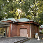 Toukyou Daigaku Kominikeshon Senta - 明治43年製本所として作られた建物