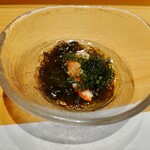 鮨 ふくじゅ - もずくとズワイガニ、海葡萄の酢の物 