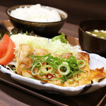 Izunnomaxakunchi - 【赤鶏南蛮定食】揚げないチキン南蛮定食。焼いてしっかり味付けしているのでお箸が止まらない絶品ランチです。