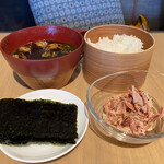 Indigo Home Kitchen Yamateras - 赤だし味噌汁と、キラキラした白米に付帯海苔と削りたて鰹節が日本の朝食を引き立ててくれる。