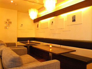 Italian Bar&cafe docile - ゆったりソファ、スタイリッシュな雰囲気の半個室ソファ席♪ちょっぴり大人な空間でデートにも☆