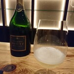 ワインと伊勢のお酒 斎庭 - シャンパン