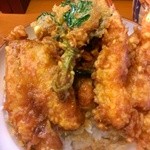 天三 - 海老・キス・春菊・烏賊・かき揚げという豪華ラインナップ！