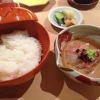うち山 - 炊きたてご飯と鯛