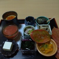 季節料理 姿 - 八種の小鉢