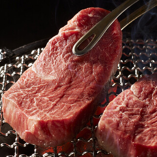 プロの焼き師がお肉を最高に美味しくする「フルアテンド制」採用