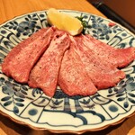 炭火焼肉ホルモン横丁 - 