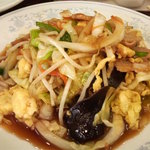 新華苑 - 野菜炒め、単品の半分ぐらいかな！？