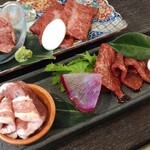 Yamagata Kurogewagyu Uyonezawagyuuyakiniku Kotora - サービス焼肉ランチ(奥)焼肉ランチ(手前)