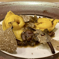 クリマ ディ トスカーナ - カペレッティ ムジェッロ風　北海道 ひぐま　イタリア 秋トリュフ
                    二品目のパスタはカペレッティ、小さな帽子の形をした、イタリアはエミリア・ロマーニャ州で冬に食べるパスタ、佐藤シェフ得意の料理です♪