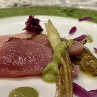 クリマ ディ トスカーナ - 島根迷いハガツオ　群馬かわちナス  仙台根三つ葉サルサヴェルデ
                    
                    戻り鰹を凌ぐと言われる日本海側で獲られた鰹だけに素晴らしい脂のりです。
                    身質がしっかりと旨味も豊か、サルサヴェルデがぴったりでした♪