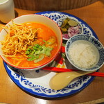 Ajian Kicchin Kafe Momofuku - カオソーイ・ガイ（チキン） 1455円＋ジャスミンライス（小） 137円