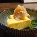 炭焼き ほとり - つきだしは出汁玉子