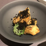 プレゼンテ スギ - 森の地面