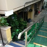 コーヒータイム - 階段を下りて左手前