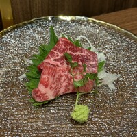 完全個室焼肉かなう - 黒毛和牛刺し2種-カメノコ・トモサンカク-