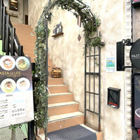 PASTA of LIFE - お店の入口、階段を上って２階