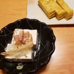 里味 - 冷やっこ 300円　だし巻き卵 300円