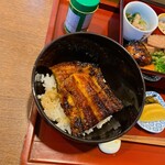 Kou - 家族が頼んだ鰻和弁当の鰻飯です