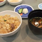 さざんか - ガーリックライス　味噌汁　香物