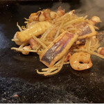 月島もんじゃ わらしべ  - 海鮮盛り合わせ(バター焼き)