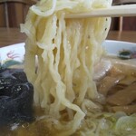 Shouwaken - 縮れ中細麺で喉越しが良いです。