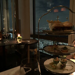 ザ タヴァン グリル＆ラウンジ - 