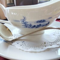 メインダイニングルーム - グレイビーボート