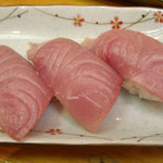 すし処 まる辰 - 鰤のにぎり