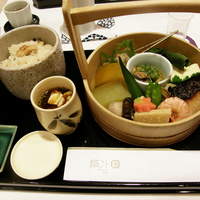 六盛 - 手をけ弁当