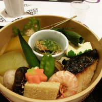 六盛 - 手をけ弁当