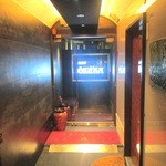ニューオークラ - 階段を降りて、入り口が現われた！