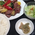 龍華 - 牛肉と野菜の定食