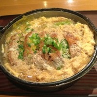 本格肉料理 丸小 - 豚カツの卵とじ 800円(2013.05現在)