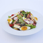 Salad with lots of colorful vegetables and figs, raspberry vinegar