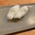 文明寿司 - 平目、220円